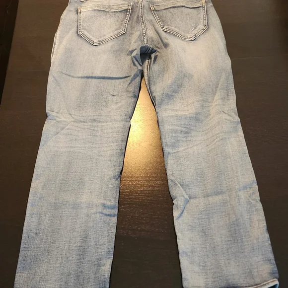 WOMEN'S ROCK & REPUBLIC DISTRESSED DENIM JEANS SIZE 10- EXCELLENT USED CONDITION - Picture 2 of 6